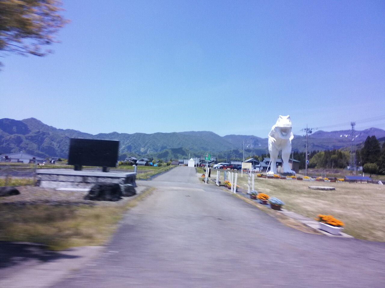 Fukui GeoGuessr guide image showing Katsuyama and the dinosaur museum