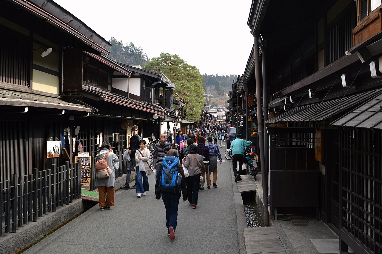 Gifu GeoGuessr guide image showing the old townscape of Kamisannomachi in Takayama