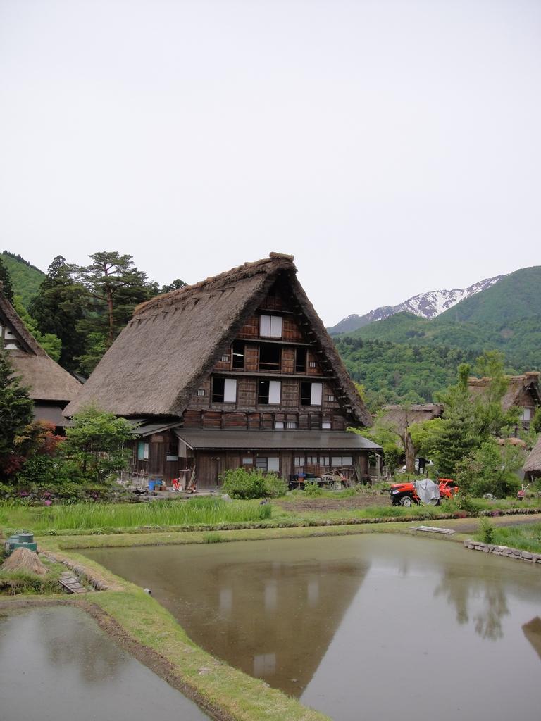 Gifu GeoGuessr guide image showing gassho-zukuri houses in Shirakawa-go