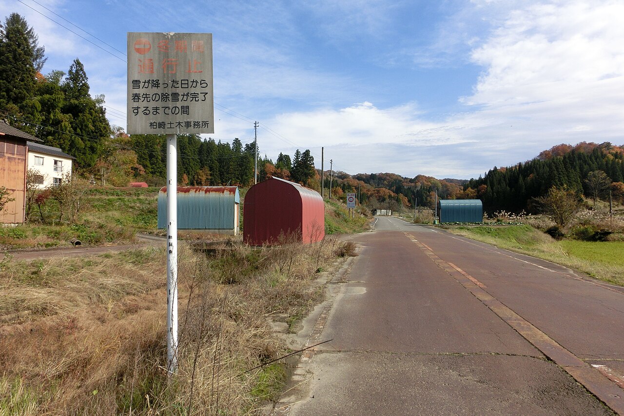 Chubu GeoGuessr guide image showing Rust-stained road from snow removal pipe in Oguni Niigata