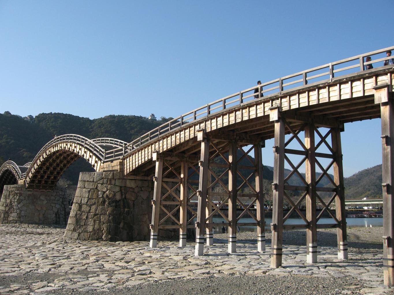 Yamaguchi GeoGuessr guide image showing the Kintaikyo Bridge in Iwakuni