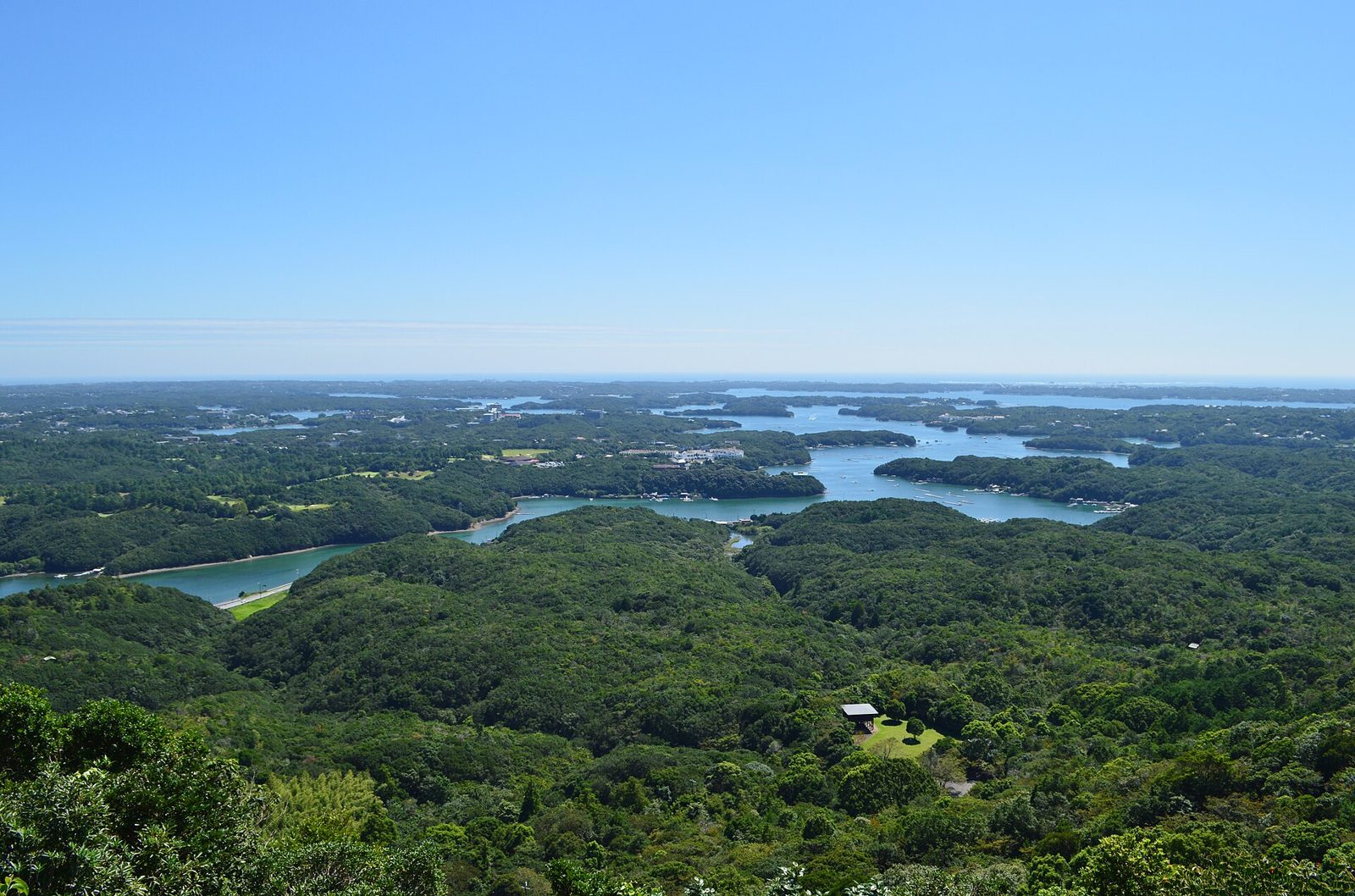 横山展望台から見た英虞湾（三重県志摩市）