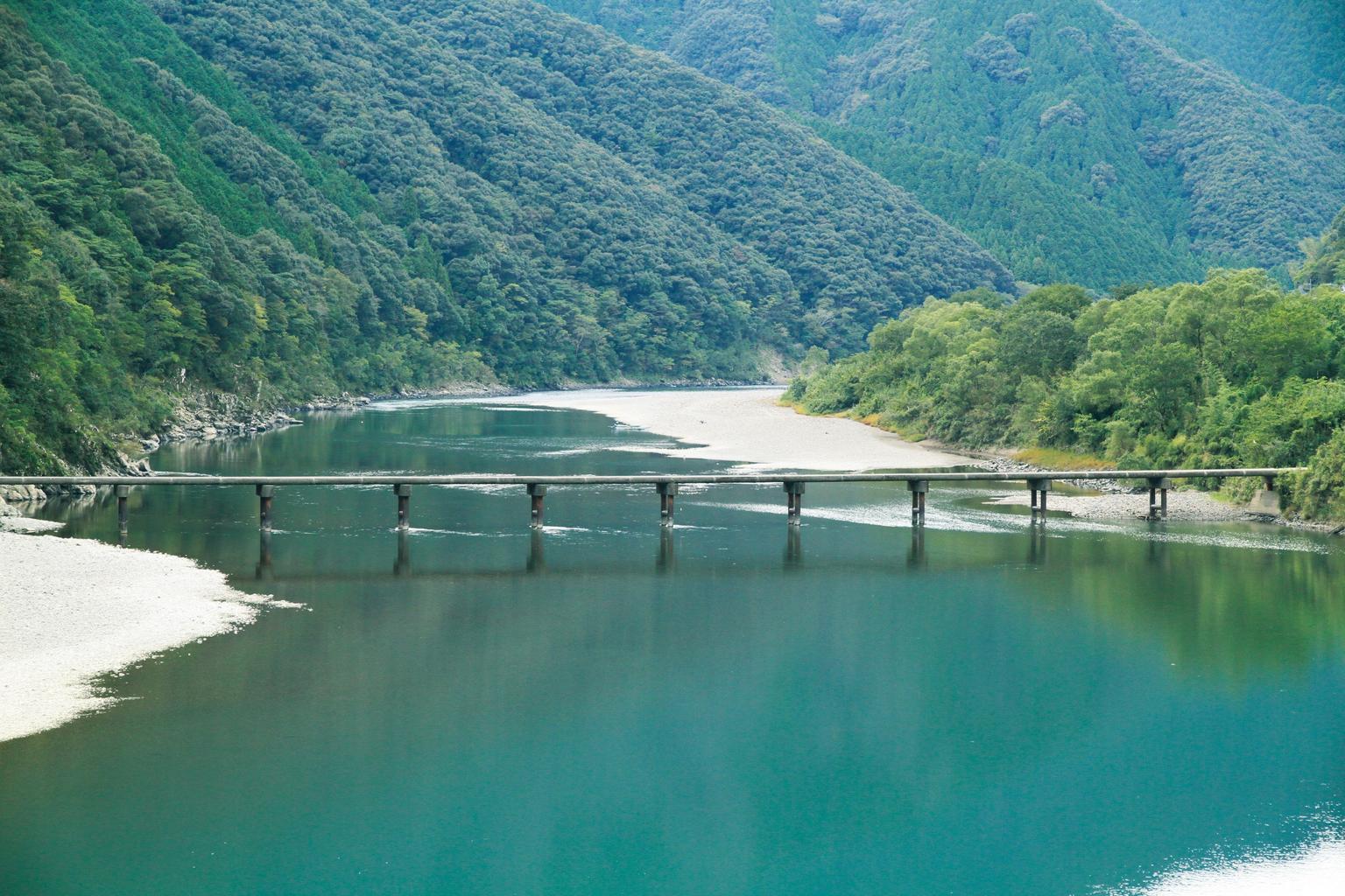Kochi GeoGuessr guide image showing the Shimanto River