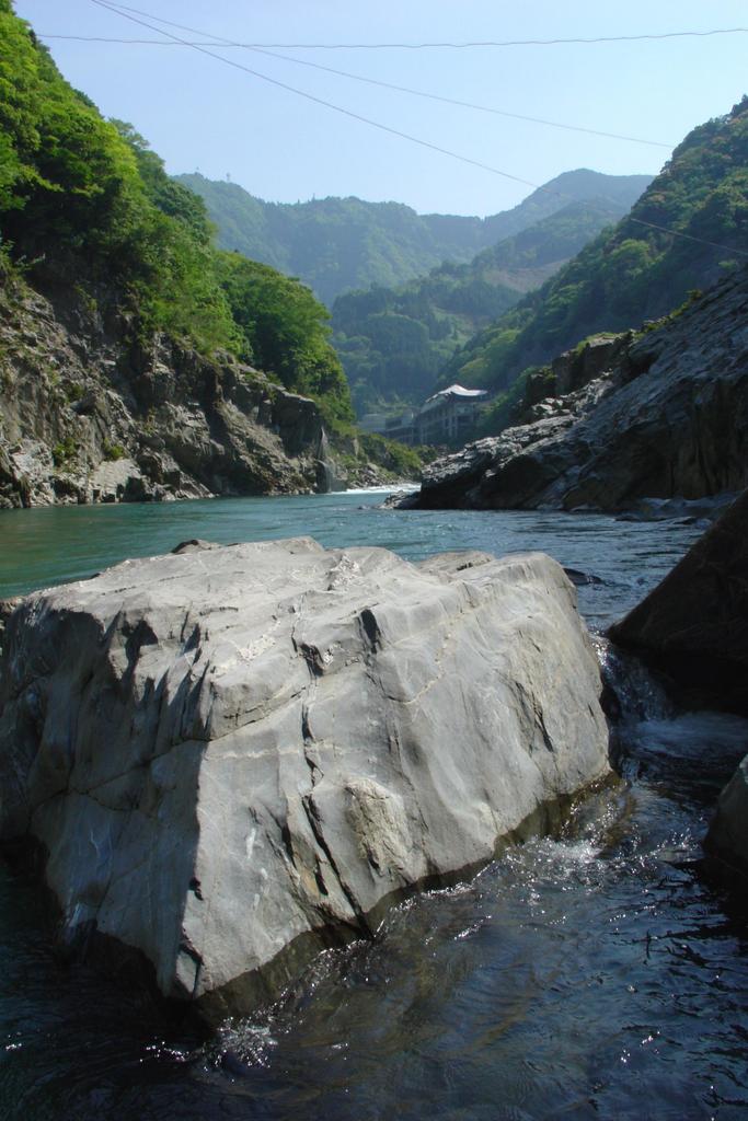 Tokushima GeoGuessr guide image showing the Iya valley in Miyoshi