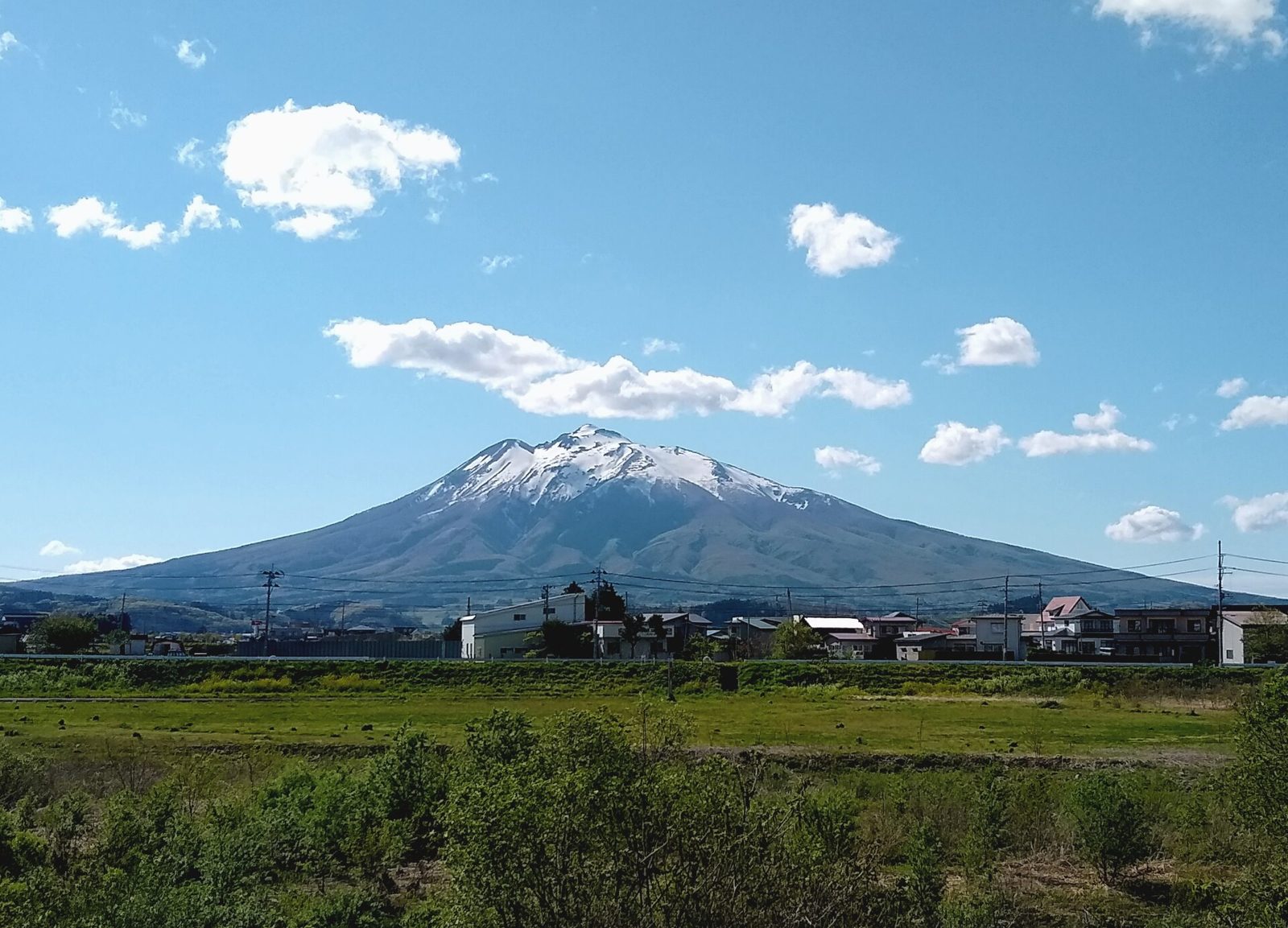 弘前市から見た岩木山（青森県弘前市）