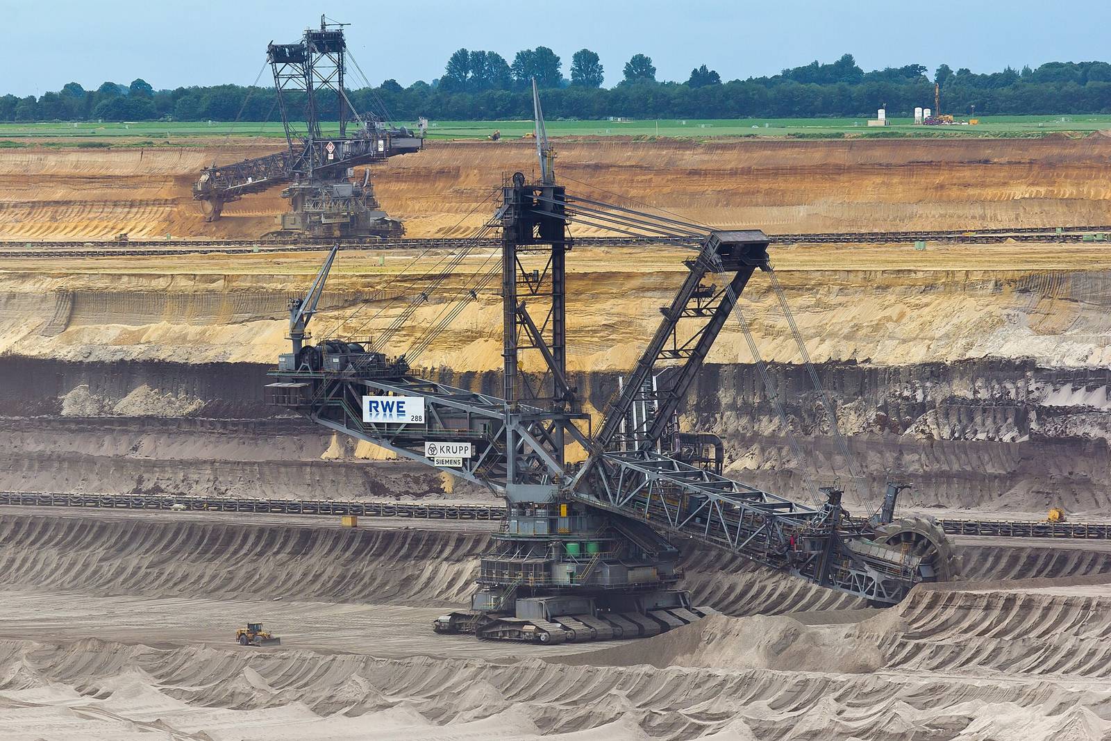 露天掘り褐炭鉱のバケットホイールエクスカベーター(Garzweiler)