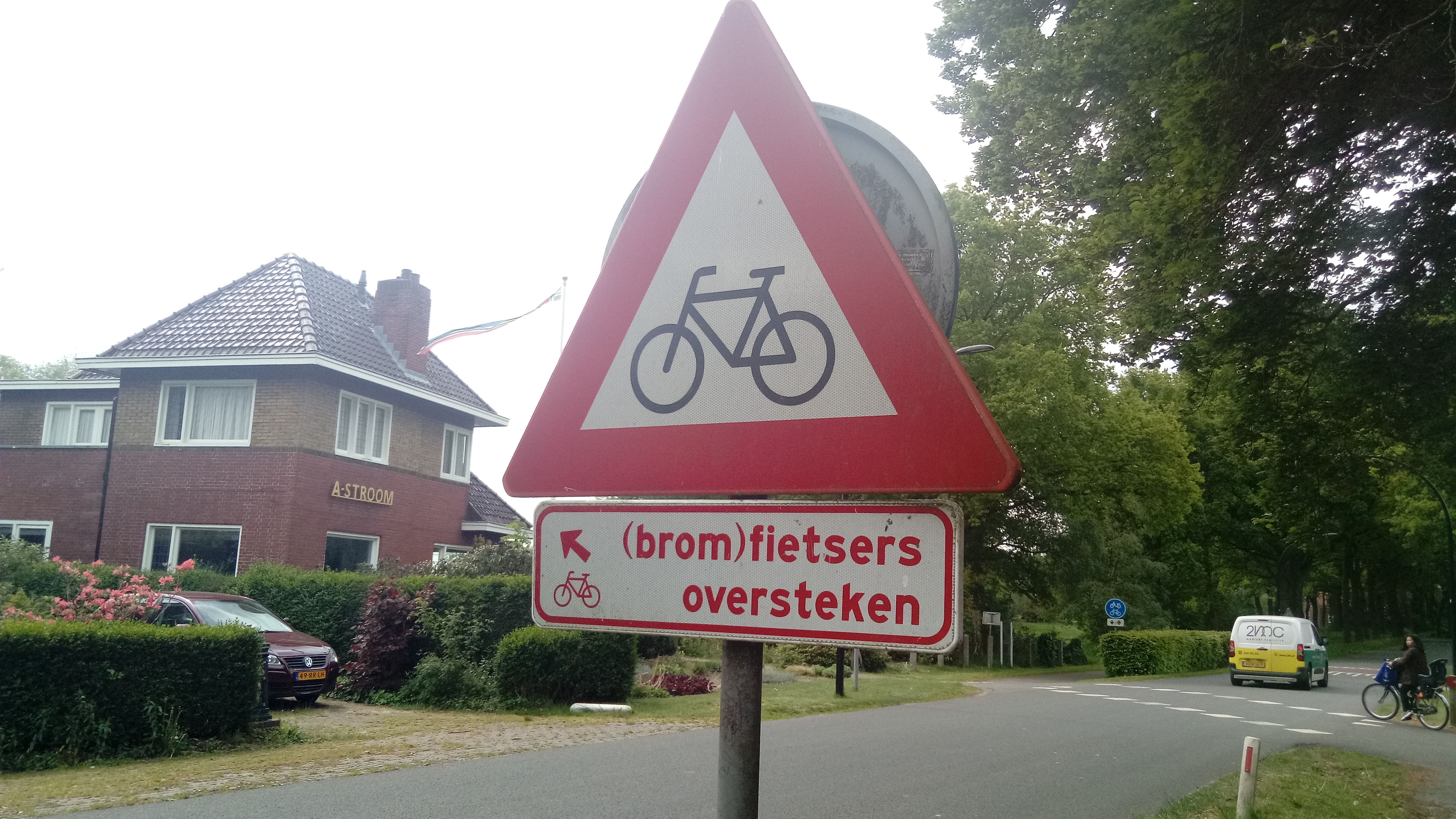 Netherlands GeoGuessr guide image showing Fietsers Crossing Sign